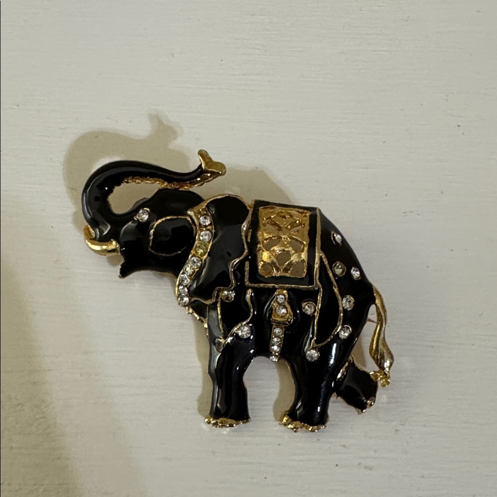 🐘Elegant Black and Gold Elephant Brooch